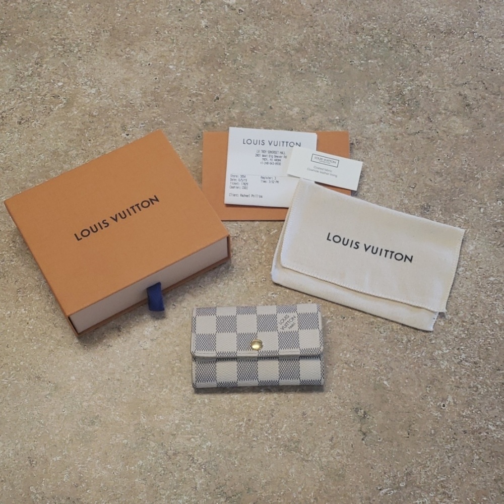 LOUIS VUITTON 6 Key Holder in Damier Azur Canvas